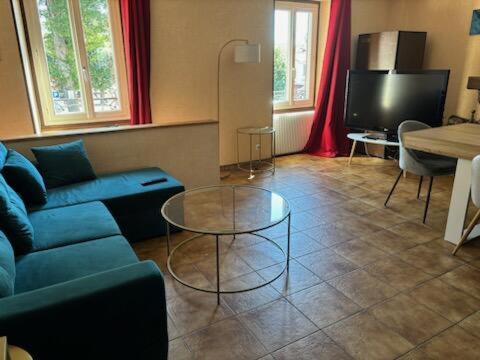 Logis Hotel Restaurant De La Poste Pontgibaud Eksteriør billede