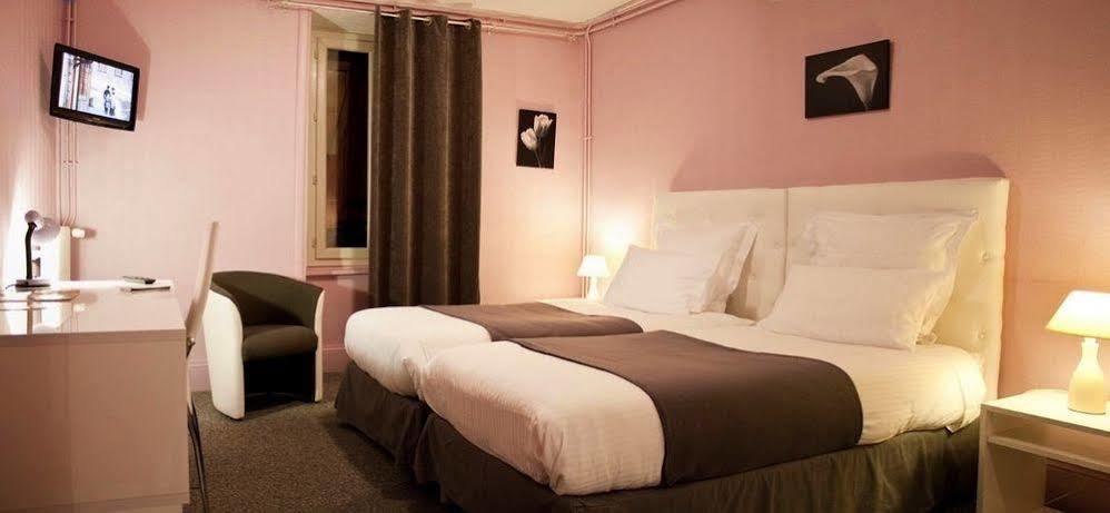 Logis Hotel Restaurant De La Poste Pontgibaud Eksteriør billede
