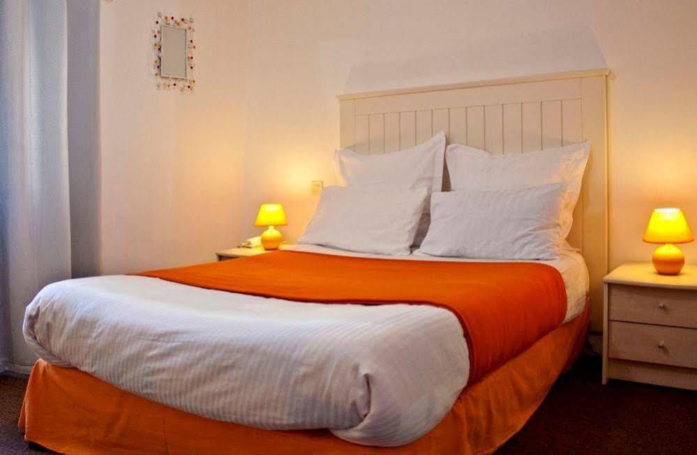 Logis Hotel Restaurant De La Poste Pontgibaud Eksteriør billede