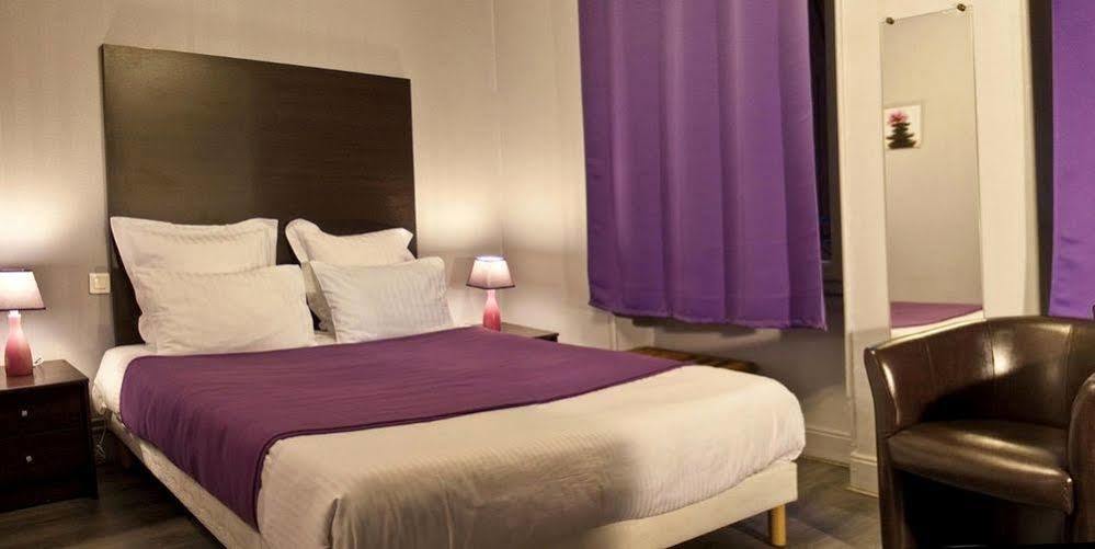 Logis Hotel Restaurant De La Poste Pontgibaud Eksteriør billede