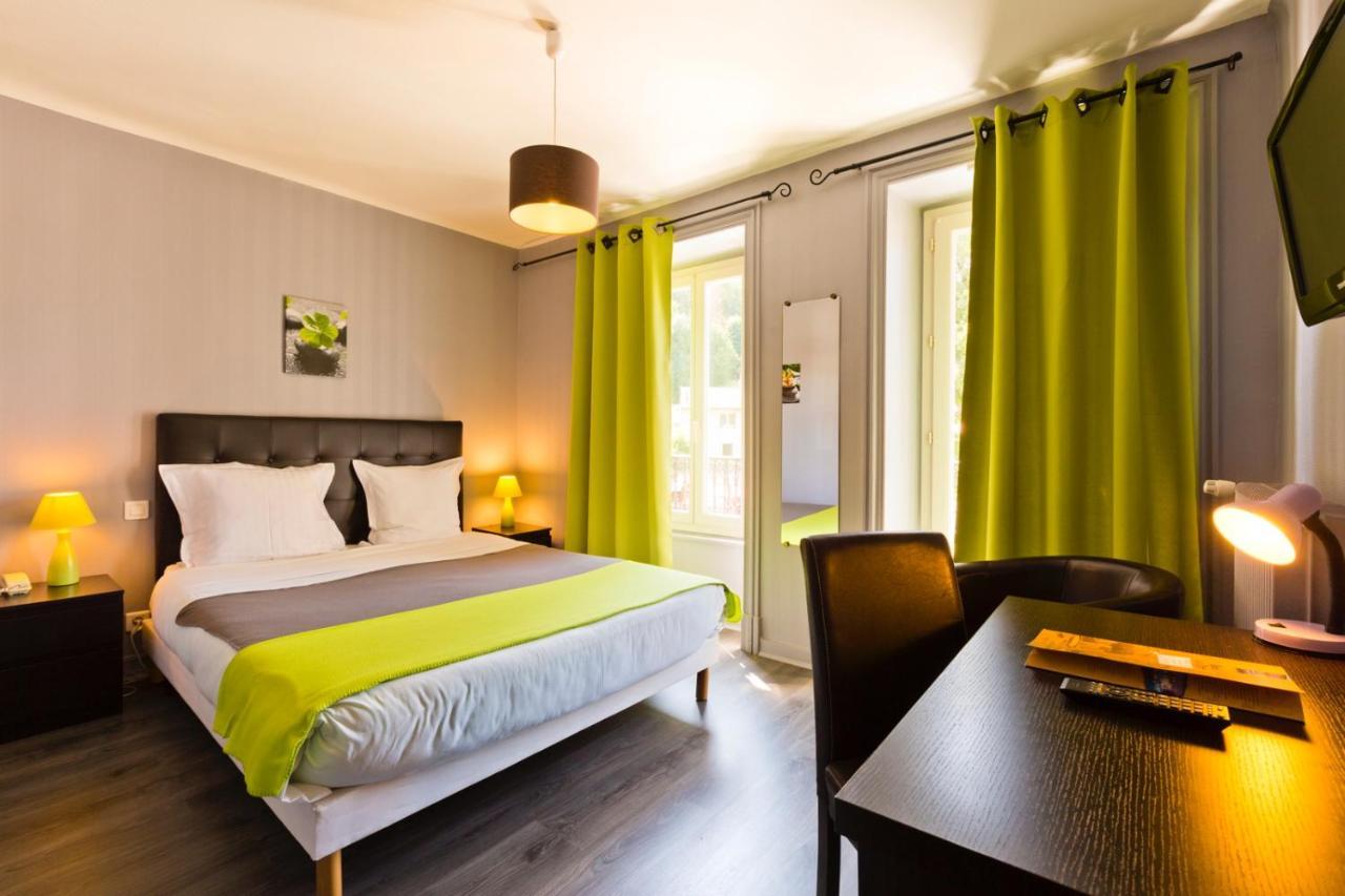 Logis Hotel Restaurant De La Poste Pontgibaud Eksteriør billede