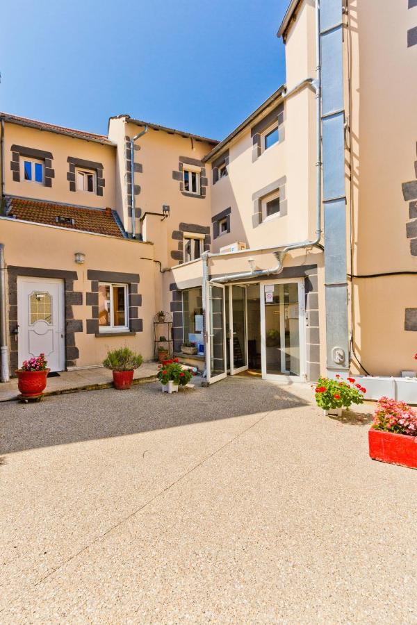 Logis Hotel Restaurant De La Poste Pontgibaud Eksteriør billede